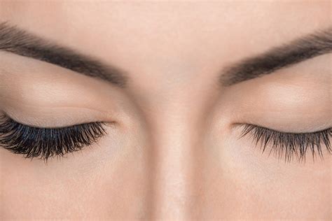 5 things you should know before getting eyelash extensions fabfitfun