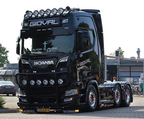 gioval show trucks big trucks cars trucks giant truck customised