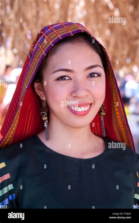 Traditional Filipino Dress Fotografías E Imágenes De Alta Resolución