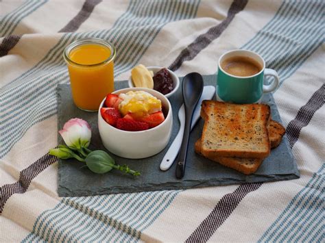 breakfast  bed smaggle