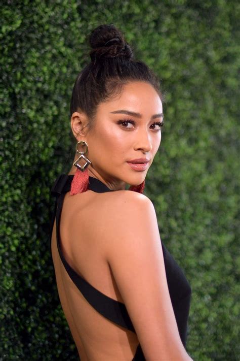 Shay Mitchell On What It S Really Like Having To Look