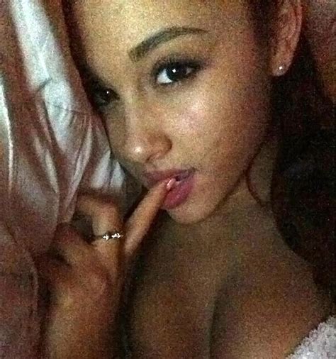 ariana grande nude leaked pics and porn video