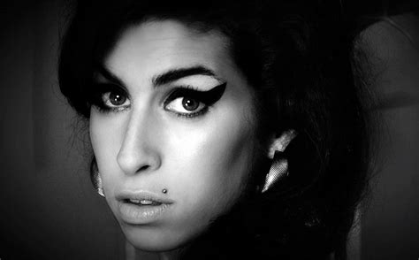Amy Winehouse Giving Girls Unrealistic Eyeliner Expectations Since