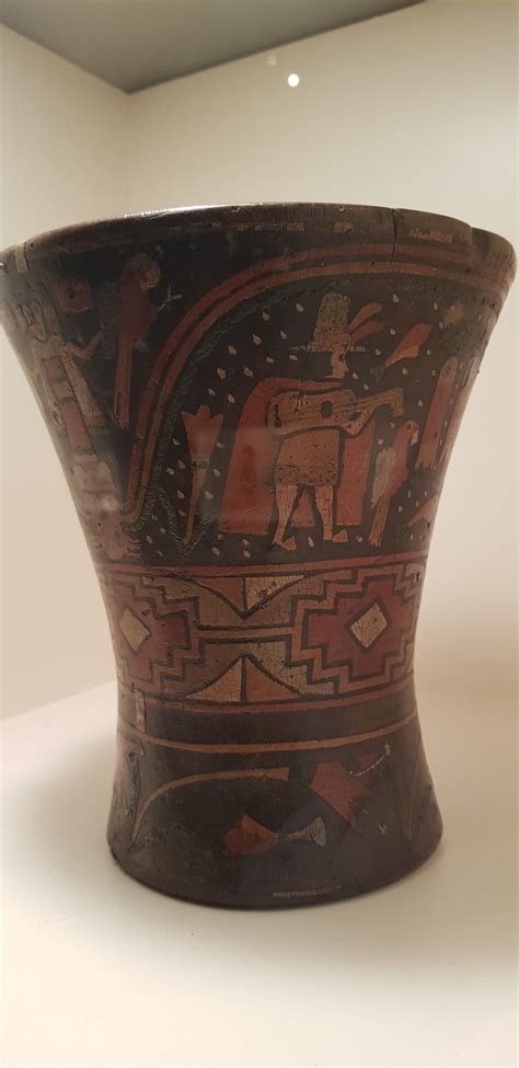 vaso de madera inka colonial kero detalle 2 inca