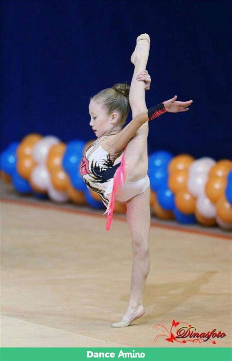 Pin By Kazdeer On Dance Gymnastics Girls Gymnastics Poses Amazing