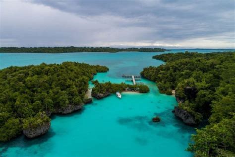 Pulau Bair Keindahan Pantai Maluku Yang Alami Cerah Id