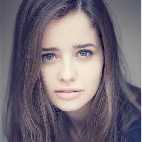 holly earl pictures in an infinite scroll 34 pictures