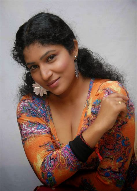 tamilcinestuff kannada actress shobina latest hot