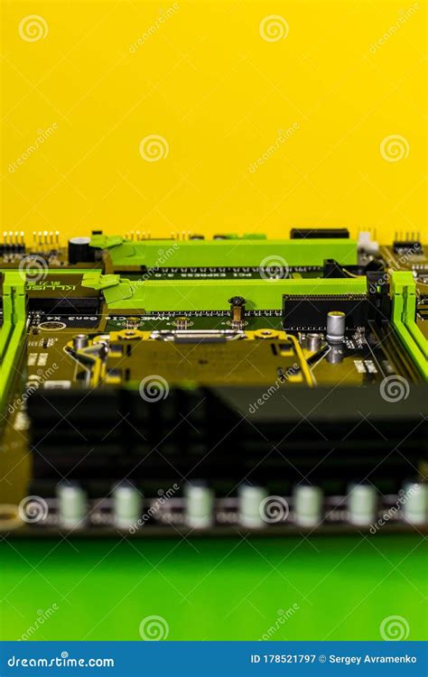 motherboardnahaufnahme mit undeutlichem hintergrund stockbild bild