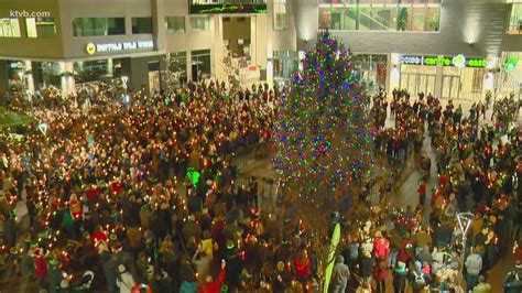 boise holiday tree lighting ceremony held   grove plaza ktvbcom