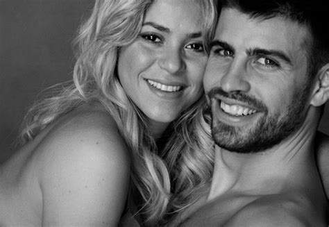 piqué and shakira hounded by photographers at barcelona airport