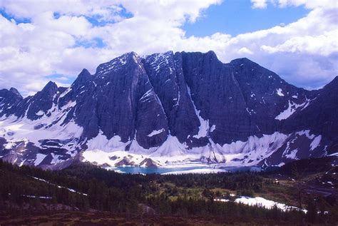 floe lake rockwall trail closed  wildfire canadian rockies trail guide