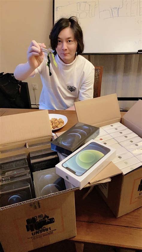 Shocking Male Streamer Bought Dozens Of Iphone 12 To Give To Fans