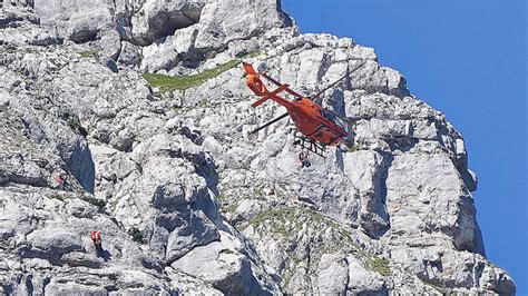 ramsau bei berchtesgaden hubschrauber rettet gleitschirmflieger nach