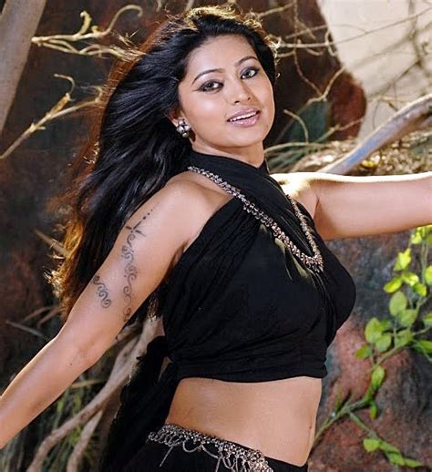 Sneha Hot Sexy Navel Show Images – Movie Photos Gallery