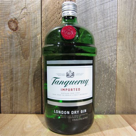 tanqueray gin  oak  barrel