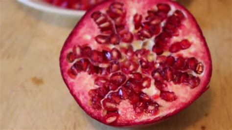 secret pomegranate seeding trick   seed  pomegranate