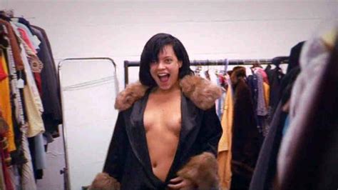 lily allen exposing her sexy body and very nice nipples paparazzi