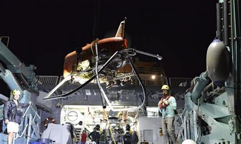 hybrid deep sea drone dives  miles deep drone