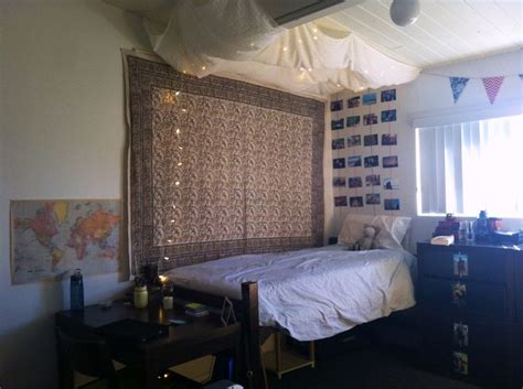 Girl S Dorm Room Canopy Tapestry Dorm Apartment 2013