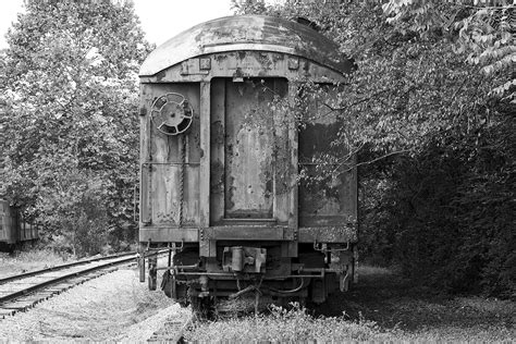 photographing beautifully rusty  railroad cars  alabama video shadows  light