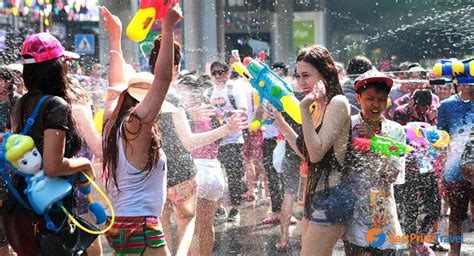 you choose chaul chnam thmey boun pi mai or songkran for your trip in