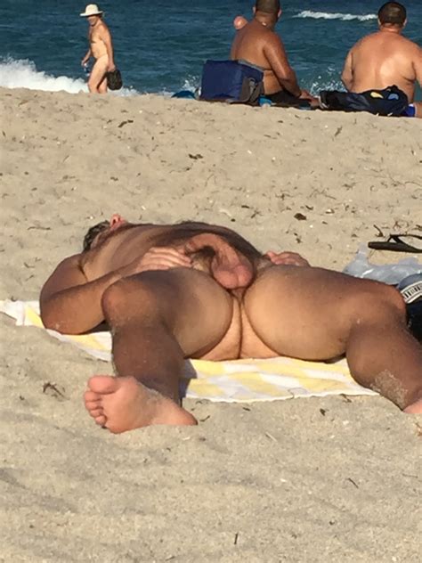 nude beach spycamdude