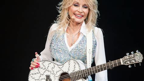why dolly parton sleeps with makeup won t get on rides