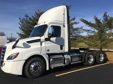 freightliner cascadia day cab