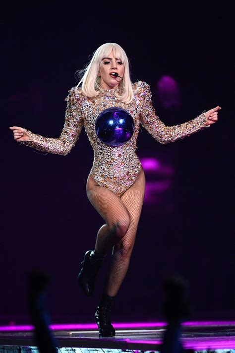 lady gaga  officially performing   super bowl halftime show