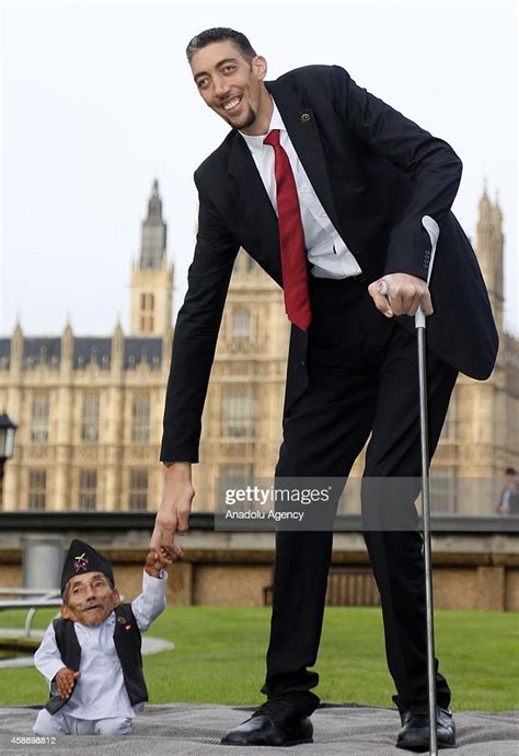 The Worlds Tallest Man Sultan Kosen Meets With The Shortest Man Ever