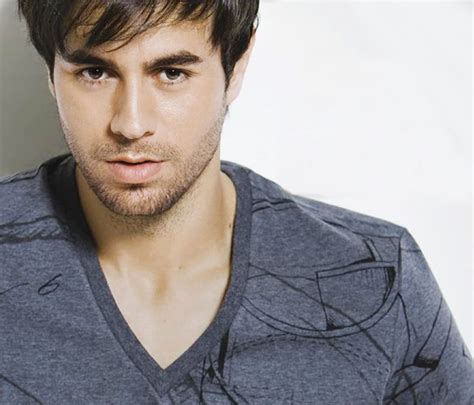 enrique iglesias libera nova versão de “bailando” dois