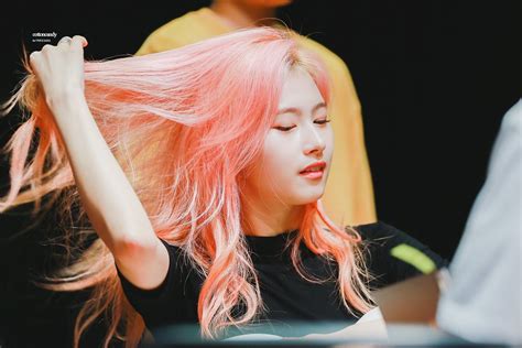 Pin By Kang Rei On Twice Sana 사나 Pink Hair Long