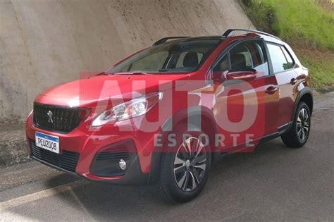 flagra peugeot 2008 reestilizado é visto sem disfarces e está muito próximo de estrear no