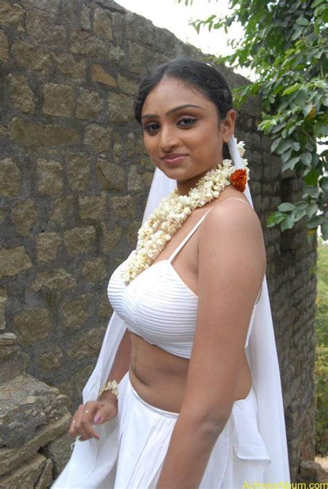 Tamil Actress Waheeda Hot Cleavage Show Photo Shoot