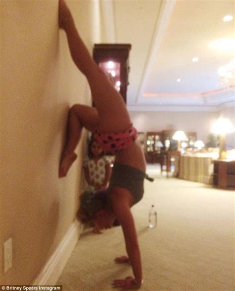 Britney Spears Impresses Niece Sophia With Some Hotel