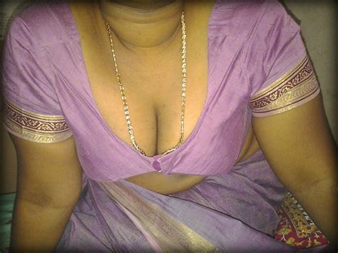 sexclusive stills aunty seducing us with her navel