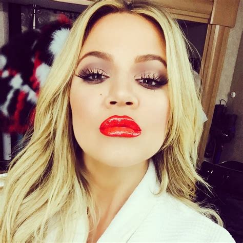 khloé kardashian acknowledges her dsls in a terrifying video complex