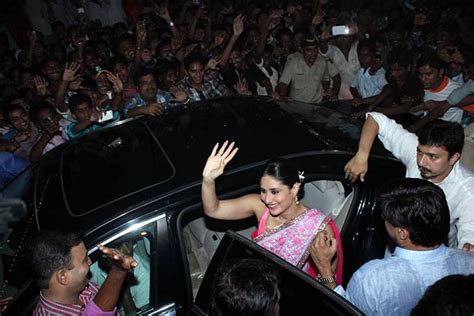Kareena Kapoor Pix Kareena Celebrates Ganesh Chaturthi With Fans