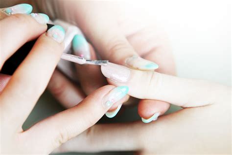 diy pink and green stripes manicure nail art ideas