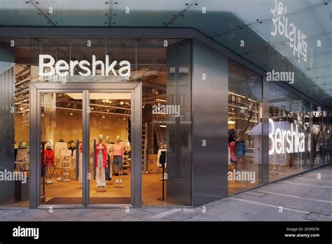 bershka logo fotografias  imagenes de alta resolucion alamy