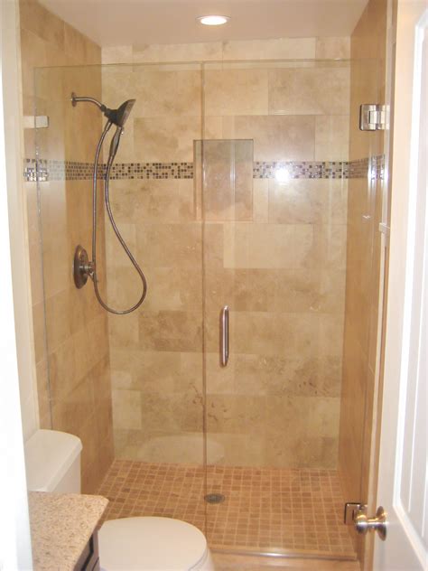 tile showers  small bathrooms  grasscloth wallpaper