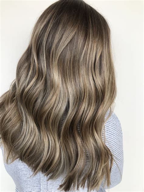 Blonde Hair With Lowlights Makes This Blonde Balayage