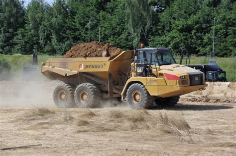 unloading sand stock  pictures royalty  images istock