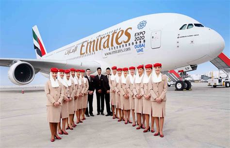 emirates airline llega  chile  busca trabajadores  tendrian casi  millones de sueldo