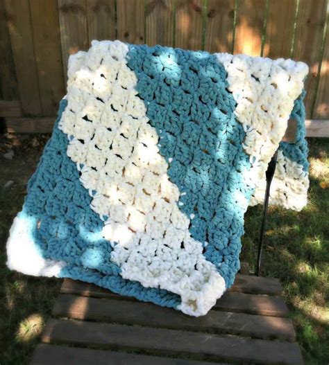 easy cc crochet pillow  crochet pattern love life yarn
