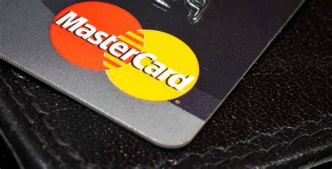 mastercard unveils credit card  fingerprint scanner