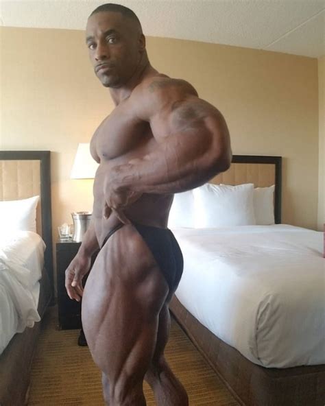 dectric lewis well hung bodybuilder page 36 lpsg