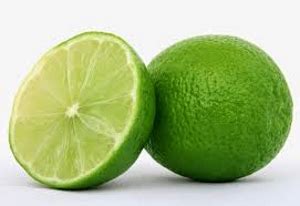 hoe rasp je een limoen  citroen met een hand weerhandignl