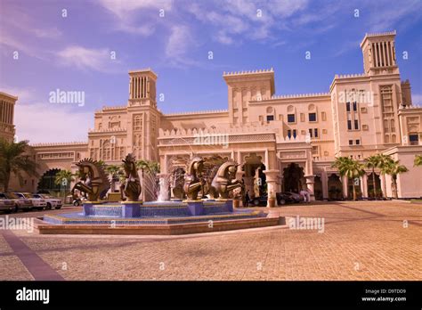 al qasr hotel  designed  reflect  emirs summer palace dubai